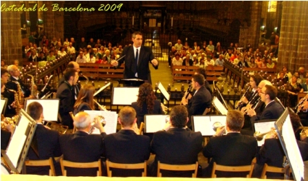 Actuaci&oacute; de la Banda a la catedral de Barcelona
